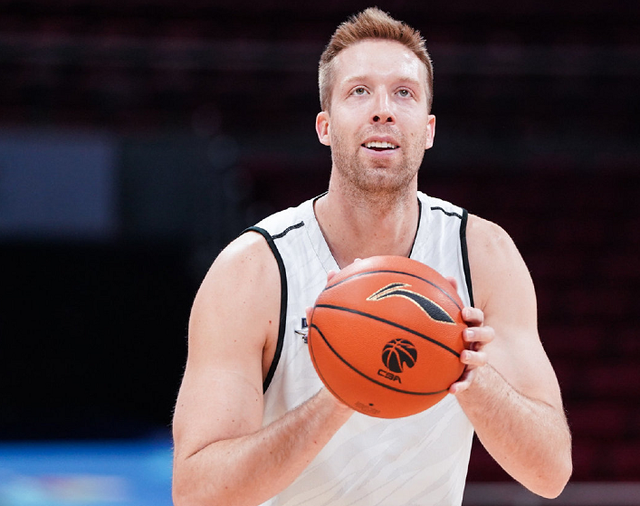 网页版登录入口-赛地聚焦——欧联窗口期热度飙升，印第安纳步行者官宣签约，球迷炸锅，医务组通报恢复(足坛最新转会一览表)